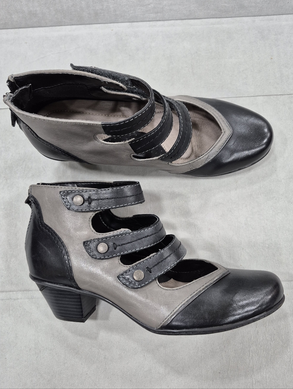 Earth Shoes Serano booties women's black gray leather SIZE MISMATCH 7B and 7.5B